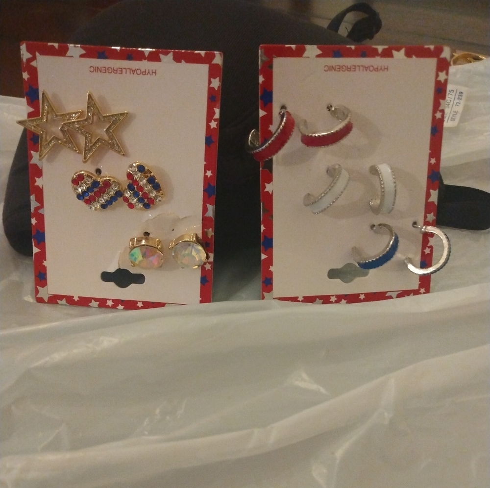 Earrings bundle of 2.